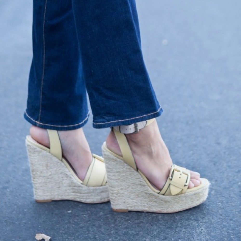 Pour La Voctoire Jaclyn Wedge Sandal